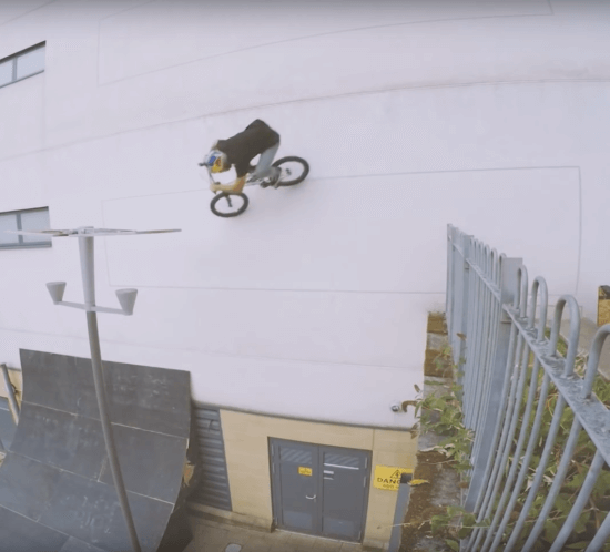 Bildschirmfoto Um - Red Bull Walls: BMX Fahren bis an die Grenzen