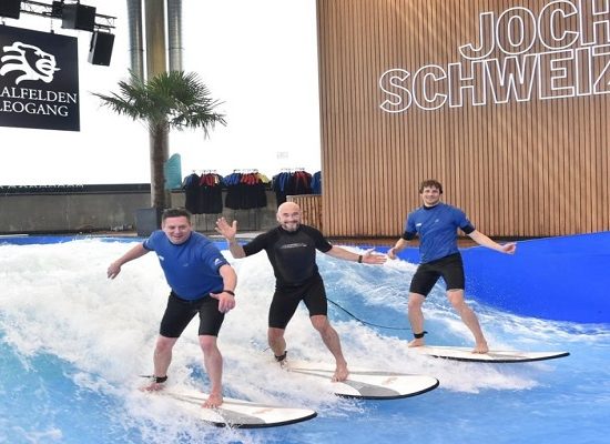Jochenschweizer Saalfeldenleogang - Auf in die Wellen: Indoor Surfanlagen in Deutschland