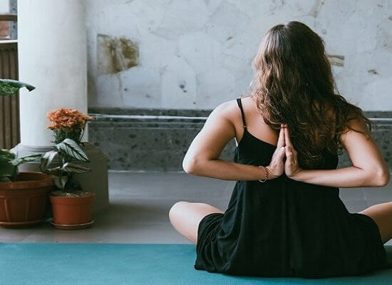 Photo Fc3ed6fdf539 - Drei essenzielle Gründe, warum wir Online Yoga lieben