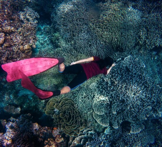Freediver unter Wasser