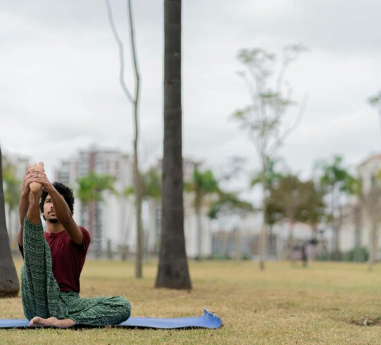 Outdoor-Yoga im Park — Natur und Bewegung 2025