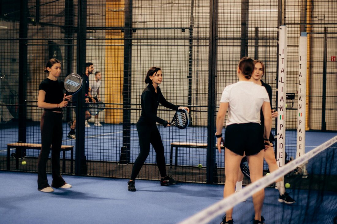 Padel-Spieler auf dem Court — Trendsport 2025
